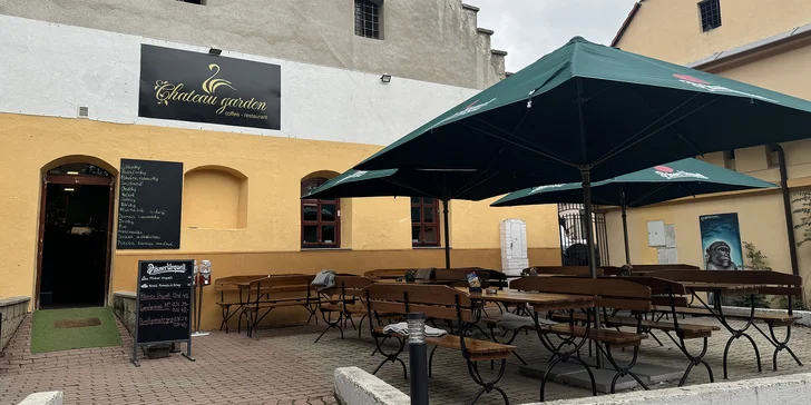 Jedna nebo dvě pizzy o průměru 30 cm podle výběru z 5 druhů