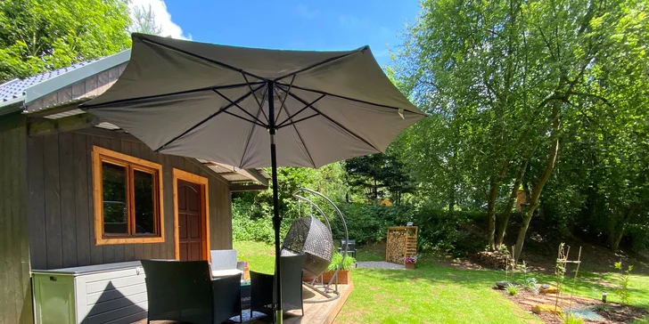 Útulný tiny house v přírodě Podkrkonoší pro 2 dospělé a děti