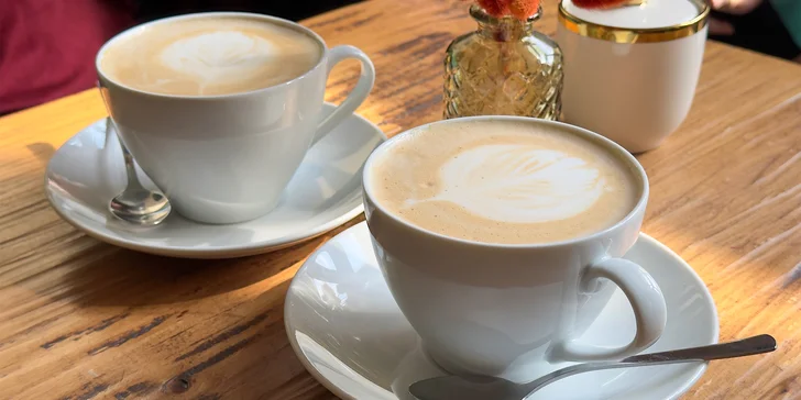 Na šálek kávy do Zlaté Koruny: cappuccino nebo caffè latte pro dvě osoby
