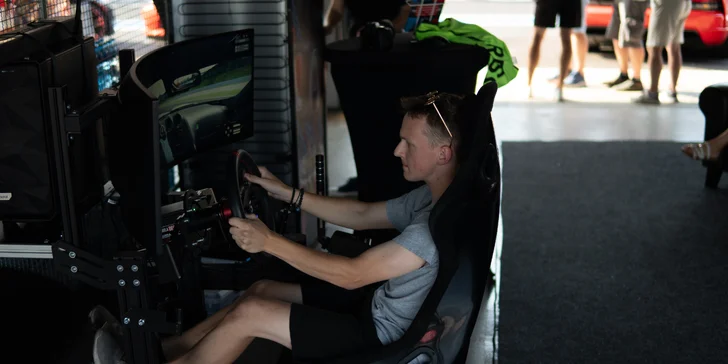 Jízda nadupaným Porsche GT3 RS na závodních okruzích jako řidič nebo spolujezdec
