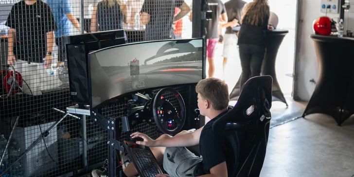 Jízda na závodním okruhu v novém BMW M2 jako řidič nebo spolujezdec