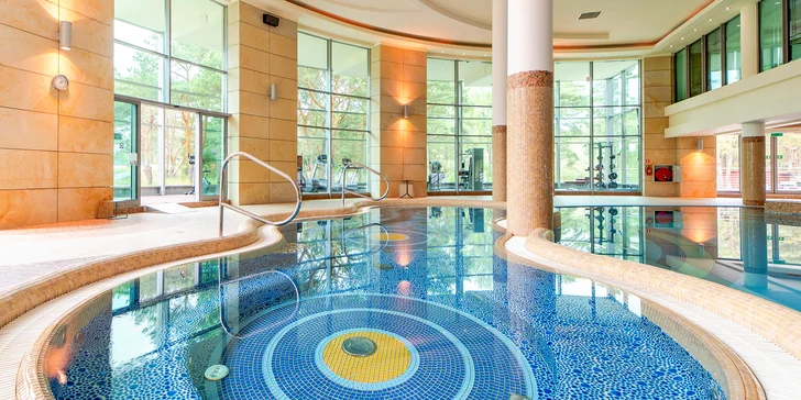 Dovolená u Baltu: 5* hotel se soukromou pláží, polopenze i neomezený vstup do termálního wellness
