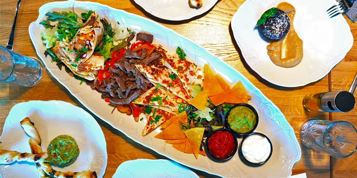 Mexické menu pro dva: burrito, fajita, quesadilla, nachos i guacamole a čokoládový dezert