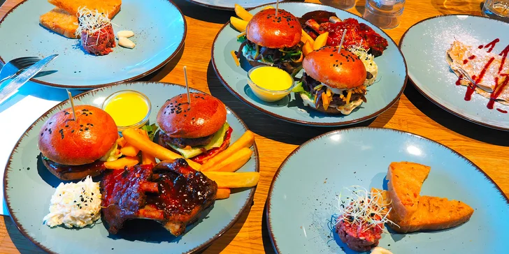 3chodové menu pro 2 osoby: tatarák, miniburgery, žebra, hranolky i palačinky