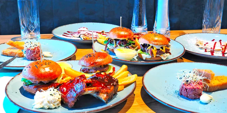 3chodové menu pro 2 osoby: tatarák, miniburgery, žebra, hranolky i palačinky