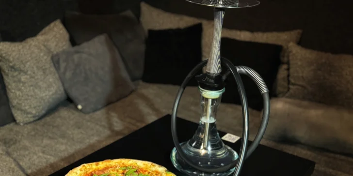 Pohodový večer s vodní dýmkou a pizzou: slabší i silnější tabák s příchutí ovoce