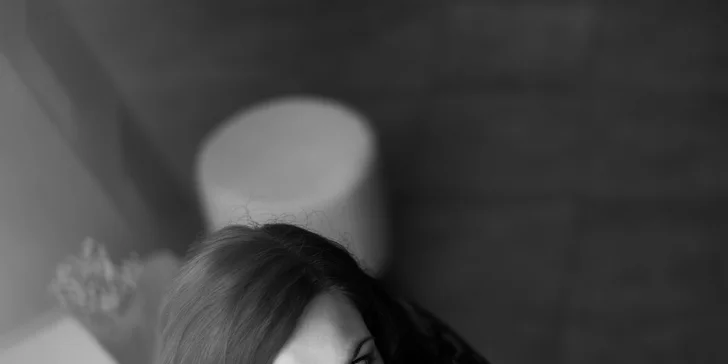 Smyslné boudoir focení v ateliéru v Klatovech: 8 profi fotografií