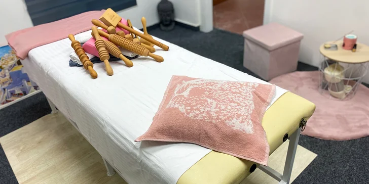 Relaxační masážní terapie pro ženy: masáž a zábal pro uvolnění svalů