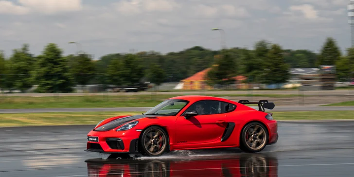 Řízení či spolujízda na závodním okruhu s Porsche GT4 RS Weissach