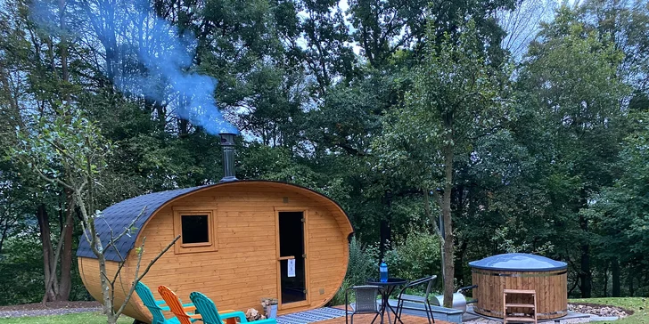 Tiny house s výhledem do krajiny Podkrkonoší i s možností využití koupacího sudu