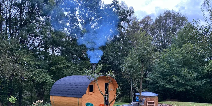 Tiny house s výhledem do krajiny Podkrkonoší i s možností využití koupacího sudu