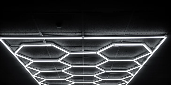 Důkladná péče o vaše auto: čištění interiéru i exteriéru, leštění v jednom či dvou krocích nebo keramická ochrana