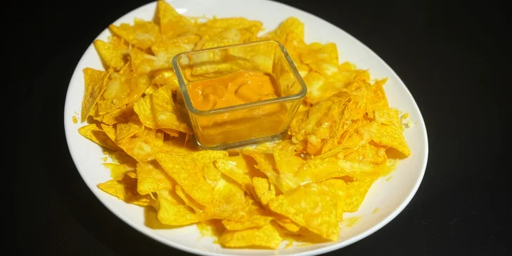 Menu, které vás zasytí: pizza dle vlastního výběru, nachos s dipem i velká limonáda