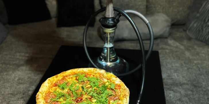 Pohodový večer s vodní dýmkou a pizzou: slabší i silnější tabák s příchutí ovoce