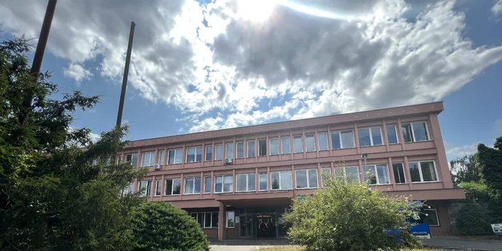 Ordinační bělení zubů i zavedení zubního implantátu: ordinace na Poliklinice Spořilov