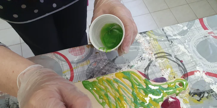 Kurz vyrábění z epoxidové pryskyřice - prkénka, podtácky, obrazy moře či abstrakce