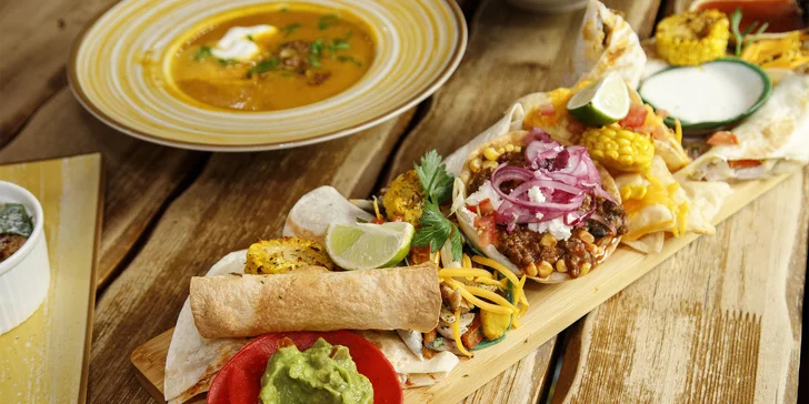 Tříchodové menu v mexické restauraci: polévka, plato specialit dle výběru a dezert pro 2 osoby