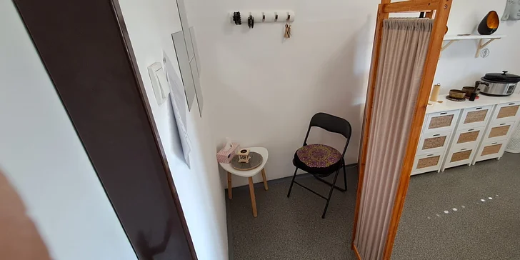 Ráj pro unavené tělo: masáž chodidel s reflexní terapií i relaxační masáž nohou a zad