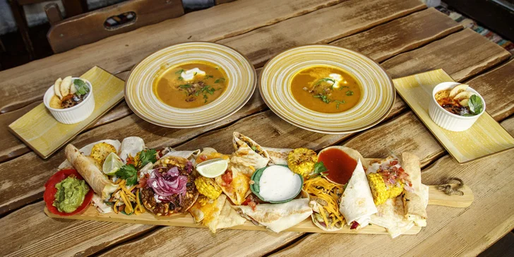 Tříchodové menu v mexické restauraci: polévka, plato specialit dle výběru a dezert pro 2 osoby