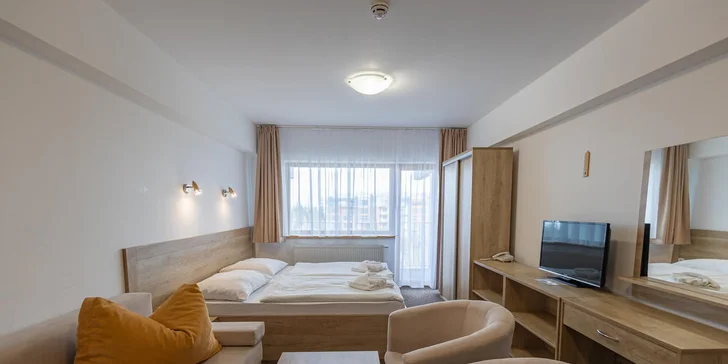 Prodloužený víkend v Tatrách: 3* hotel u jezera Štrbské Pleso, strava, doprava i wellness