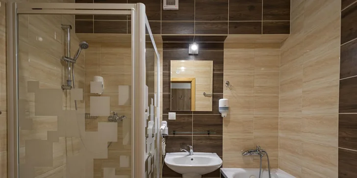 Prodloužený víkend v Tatrách: 3* hotel u jezera Štrbské Pleso, strava, doprava i wellness