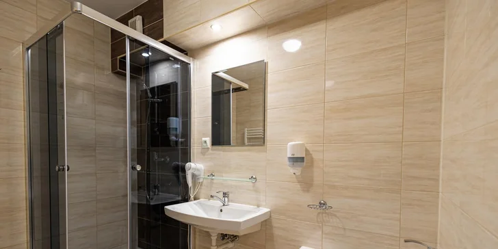 Prodloužený víkend v Tatrách: 3* hotel u jezera Štrbské Pleso, strava, doprava i wellness
