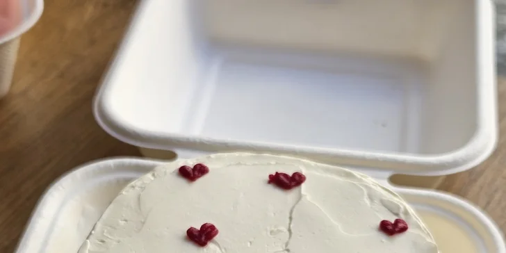 Bento cake dle vlastního přání: mini dortík s náplním, zdobením a textem dle výběru