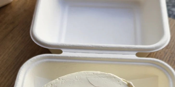 Bento cake dle vlastního přání: mini dortík s náplním, zdobením a textem dle výběru
