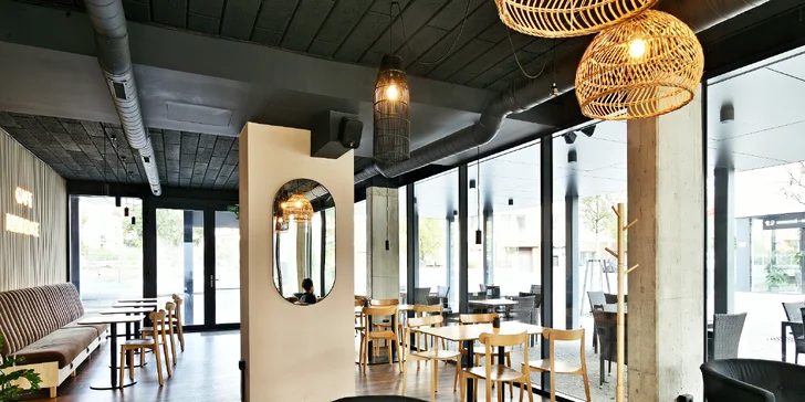 Brunch v nově otevřené kavárně v Braníku: palačinky i vejce Benedikt, káva, čaj či limo