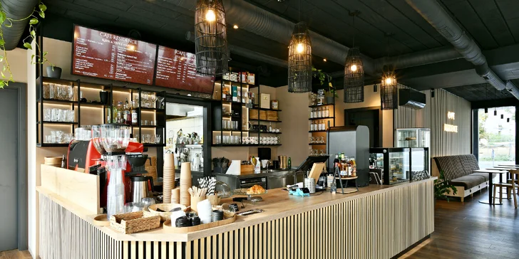 Brunch v nově otevřené kavárně v Braníku: palačinky i vejce Benedikt, káva, čaj či limo
