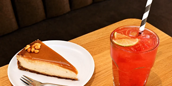 Káva, čaj nebo limonáda a dort dle výběru v nové kavárně Cafe Residence v Braníku