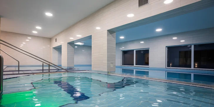 Prodloužený víkend v Tatrách: 3* hotel u jezera Štrbské Pleso, strava, doprava i wellness