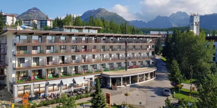 Prodloužený víkend v Tatrách: 3* hotel u jezera Štrbské Pleso, strava, doprava i wellness