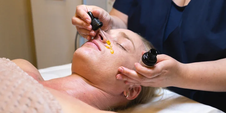 Aromaterapeutické ošetření s masáží obličeje, chemický peeling nebo mikrojehličkování