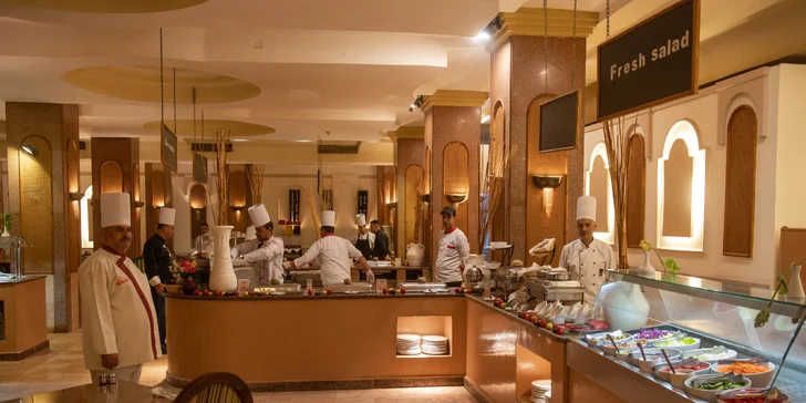 Na 7 nocí letecky do Hurghady: The Grand Hotel***+ přímo u pláže, all inclusive i bazén