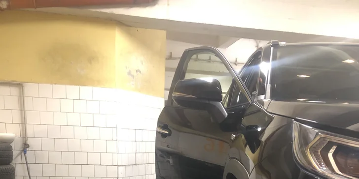 Kompletní vyčištění interiéru včetně tepování a mytí auta