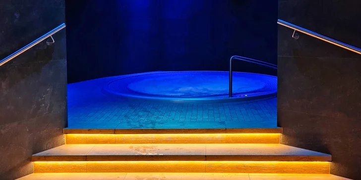 Na 120 minut do veřejného wellness: několik saun, parní kabina, vířivka