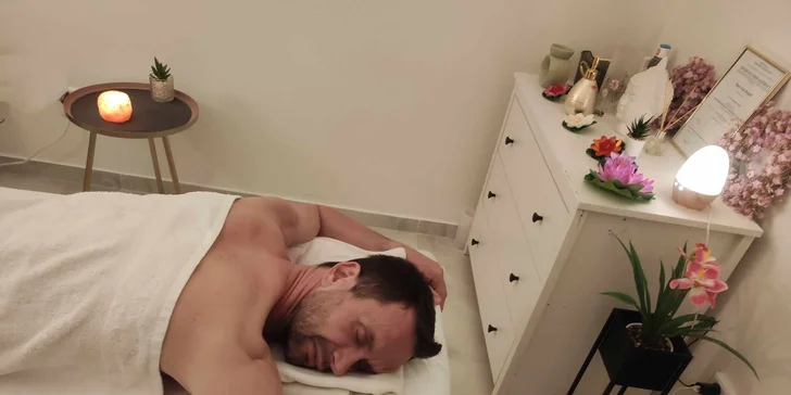 Masáž podle výběru: thajská olejová či relaxační na 60–90 minut