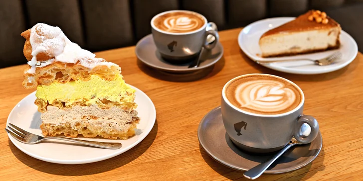 Káva, čaj nebo limonáda a dort dle výběru v nové kavárně Cafe Residence v Braníku