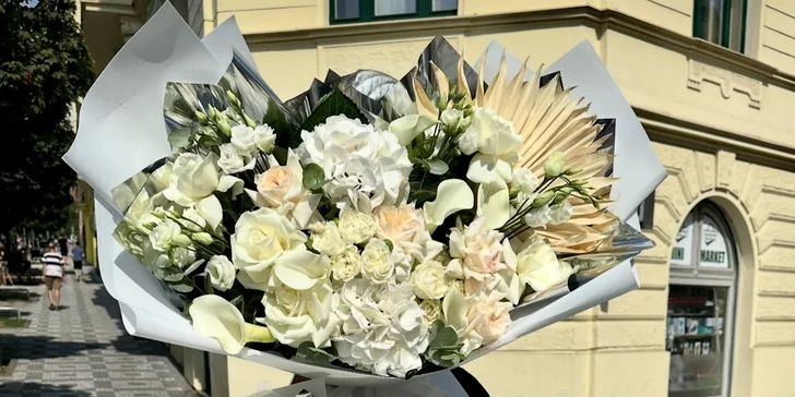 Otevřený voucher v hodnotě 300–2000 Kč na cokoli z květinářství Golden Flowers