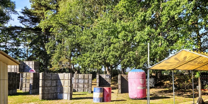 Paintballová bitva u Pardubic až pro 10 osob: zbraň, maska, kuličky a plyn i instruktáž