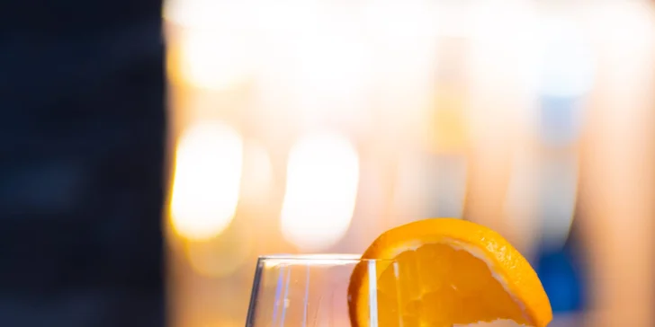 Drinky v centru Prahy pro 1 nebo 2 osoby: caipirinha, cosmopolitan, gin & tonic a další