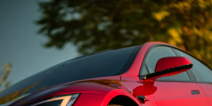 Ovládněte 1 020 koní v Tesle Model S Plaid: 30–120 min. spolujízdy i řízení