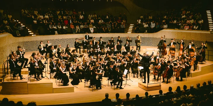 B. SMETANA a A. DVOŘÁK ve Smetanově síni Obecního domu