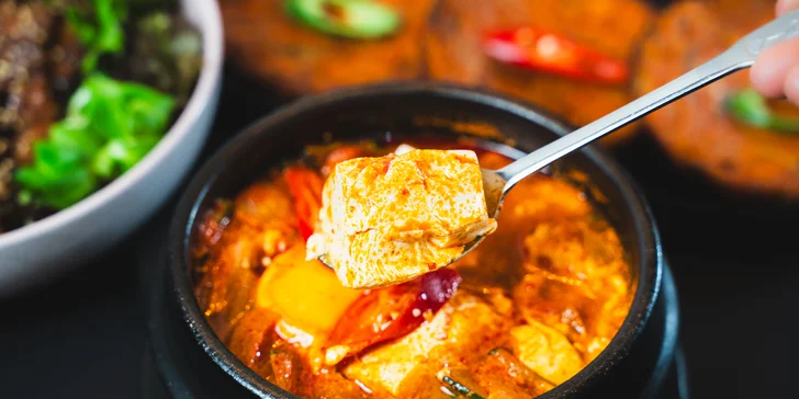Polední menu i nápoj v samém srdci Prahy: korejské speciality pro 1 až 2 osoby