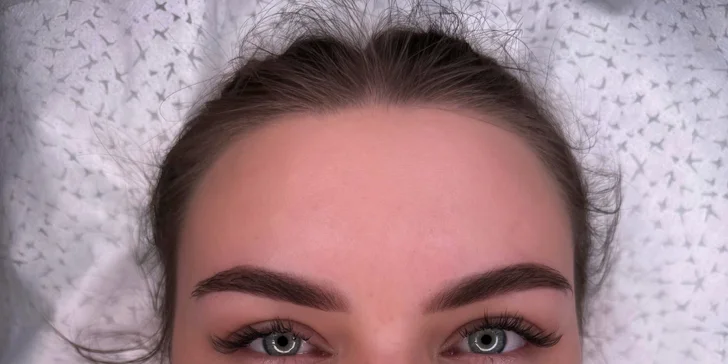 Permanentní make-up obočí pudrovou metodou nebo akvarelových rtů
