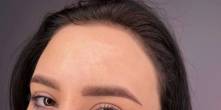 Permanentní make-up obočí pudrovou metodou nebo akvarelových rtů
