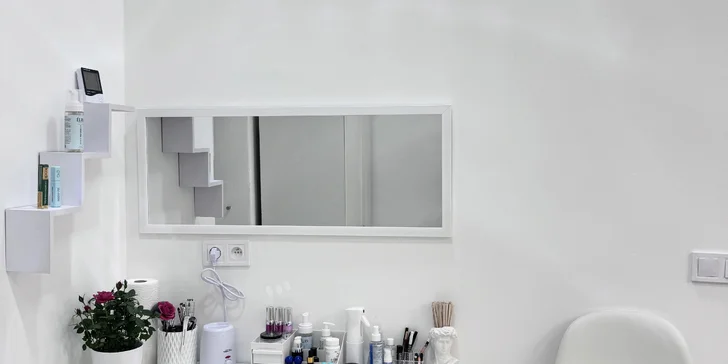 Permanentní make-up obočí pudrovou metodou nebo akvarelových rtů
