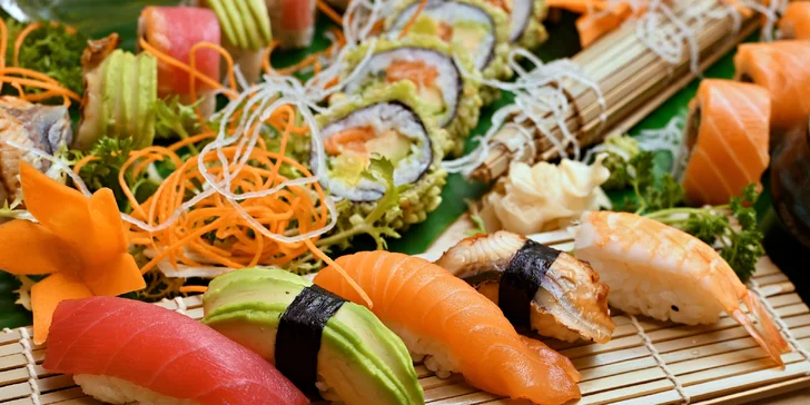 Asijská hostina až pro 4 osoby: sushi sety, pochoutky z chobotnice i prosecco