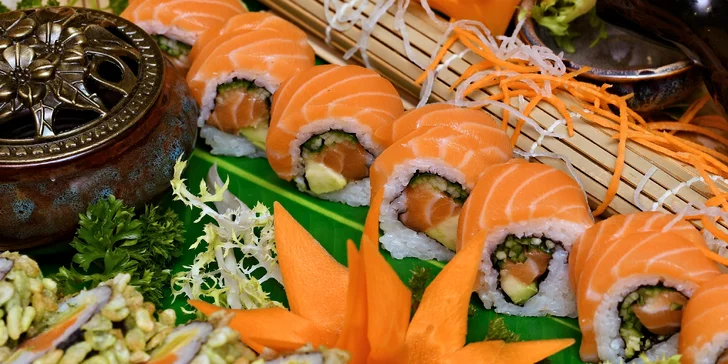 Asijská hostina až pro 4 osoby: sushi sety, pochoutky z chobotnice i prosecco